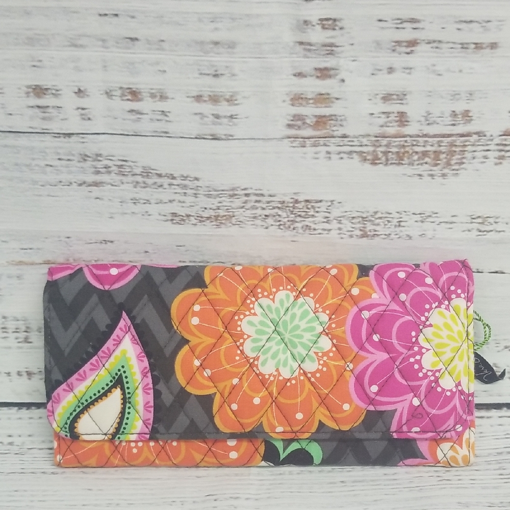 🎉HP🎉Vera Bradley Ziggy Zinnia Floral Patterned Trifold Wallet